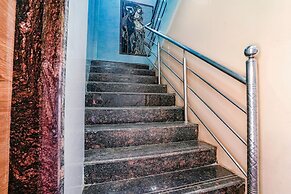 FabHotel White Gold