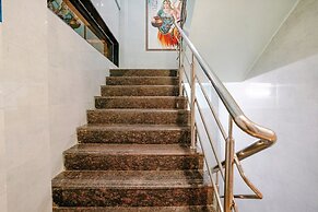 FabHotel White Gold
