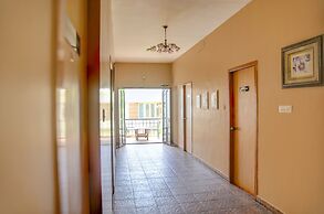 Fabhotel Hibiscus Stays