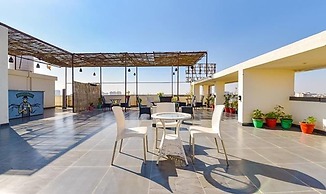 Fabhotel Cm Palace