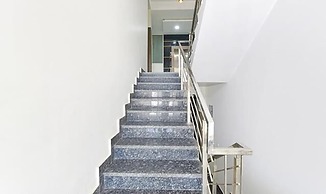 Fabhotel Cm Palace