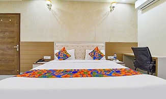 Fabhotel Cm Palace