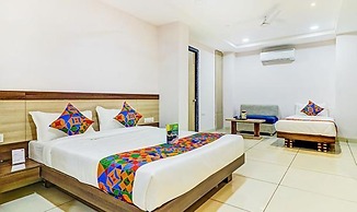 Fabhotel Meera Palace