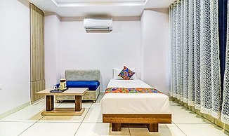 Fabhotel Meera Palace