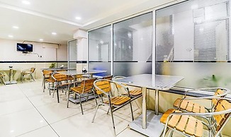 Fabhotel Meera Palace