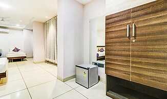 Fabhotel Meera Palace