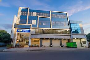 Fabhotel Meera Palace