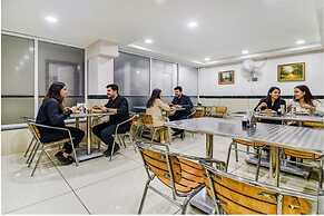 Fabhotel Meera Palace