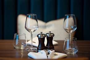 The Landing Hotel