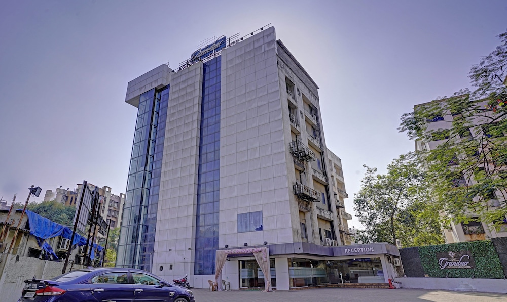 Treebo De Grandeur Anand Nagar