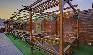 Treebo De Grandeur Anand Nagar