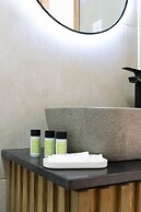 Oniropetra Luxury Suites