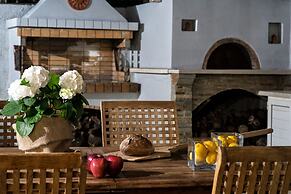 Oniropetra Luxury Suites