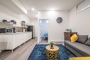 Spacious Newly Renovated 1 Bedroom Suite