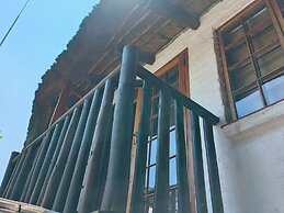 libra lodge
