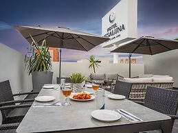 Hotel Mesaluna Short & Long Stay