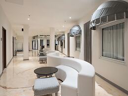 Hotel Mesaluna Short & Long Stay