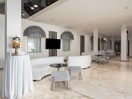 Hotel Mesaluna Short & Long Stay