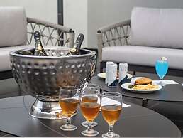 Hotel Mesaluna Short & Long Stay