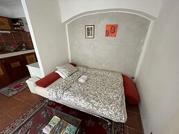 1 Bed Flat - Sleeps 3 - Courtyard - Wifi