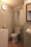 1 Bed Flat - Sleeps 3 - Courtyard - Wifi