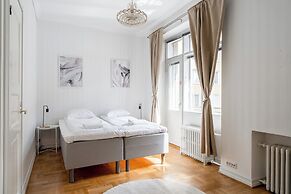 Historical 2BR Apartment with Sauna & Great Location