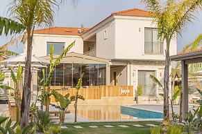 June Alaçatı (+15 Adult only)