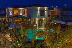 June Alaçatı (+15 Adult only)