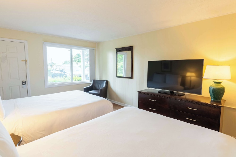 Aspinquid Resort