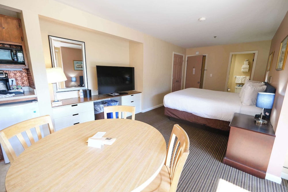 Aspinquid Resort