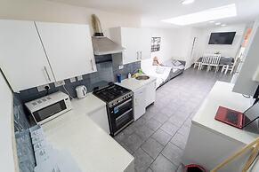 Studio Close to Selly Oak Train Station