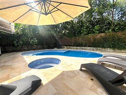 Luxury Villa In Aguacatala