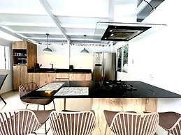 Luxury Villa In Aguacatala