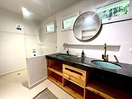 Luxury Villa In Aguacatala