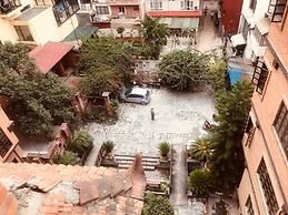 Courtyard Pujan Hotel