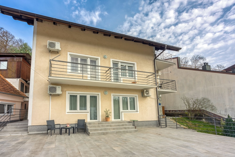 Green Hill Zagreb Apartments