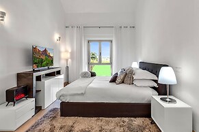 YOLO Spaces – Sotogrande Ocean View Penthouse