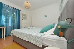 Kima Apartman With Garden for 6