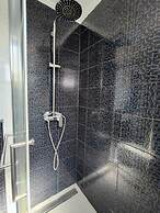 Pop Villa Sleeps 3 With Pool