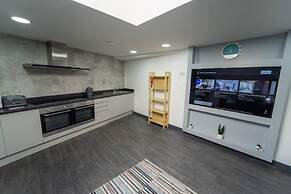 Homely Studio Next to City Centre