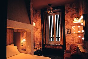 Pensão Amor Madam’s Lodge