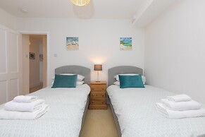 4 Pentowan Court