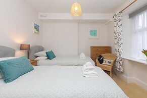 4 Pentowan Court