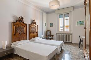 Irnerio Apts - Black Widow by Wonderful Italy