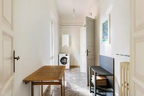 Irnerio Apts - Black Widow by Wonderful Italy