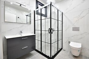 Red Moon Suites