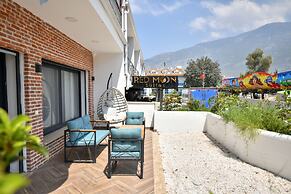Red Moon Suites