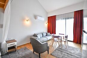 Red Moon Suites
