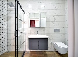 Red Moon Suites