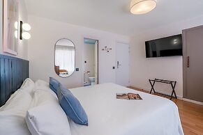 Granada Suites by Olala Homes